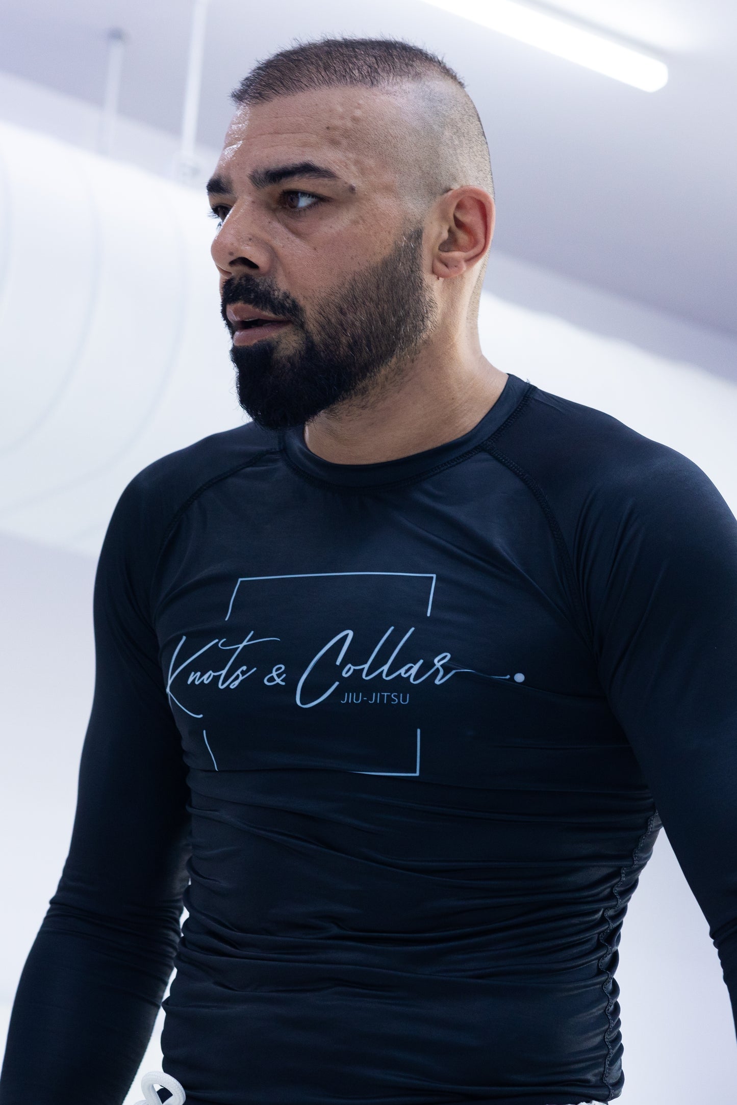 Knots & Collar Rashguard: Feather-Light, Breathable, and Stylish – Free T-Shirt Offer Until June 22nd!