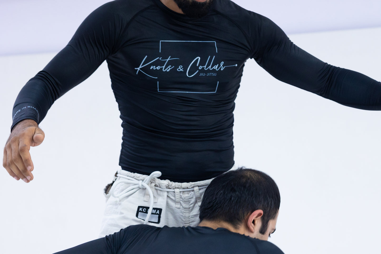 Knots & Collar Rashguard: Feather-Light, Breathable, and Stylish – Free T-Shirt Offer Until June 22nd!