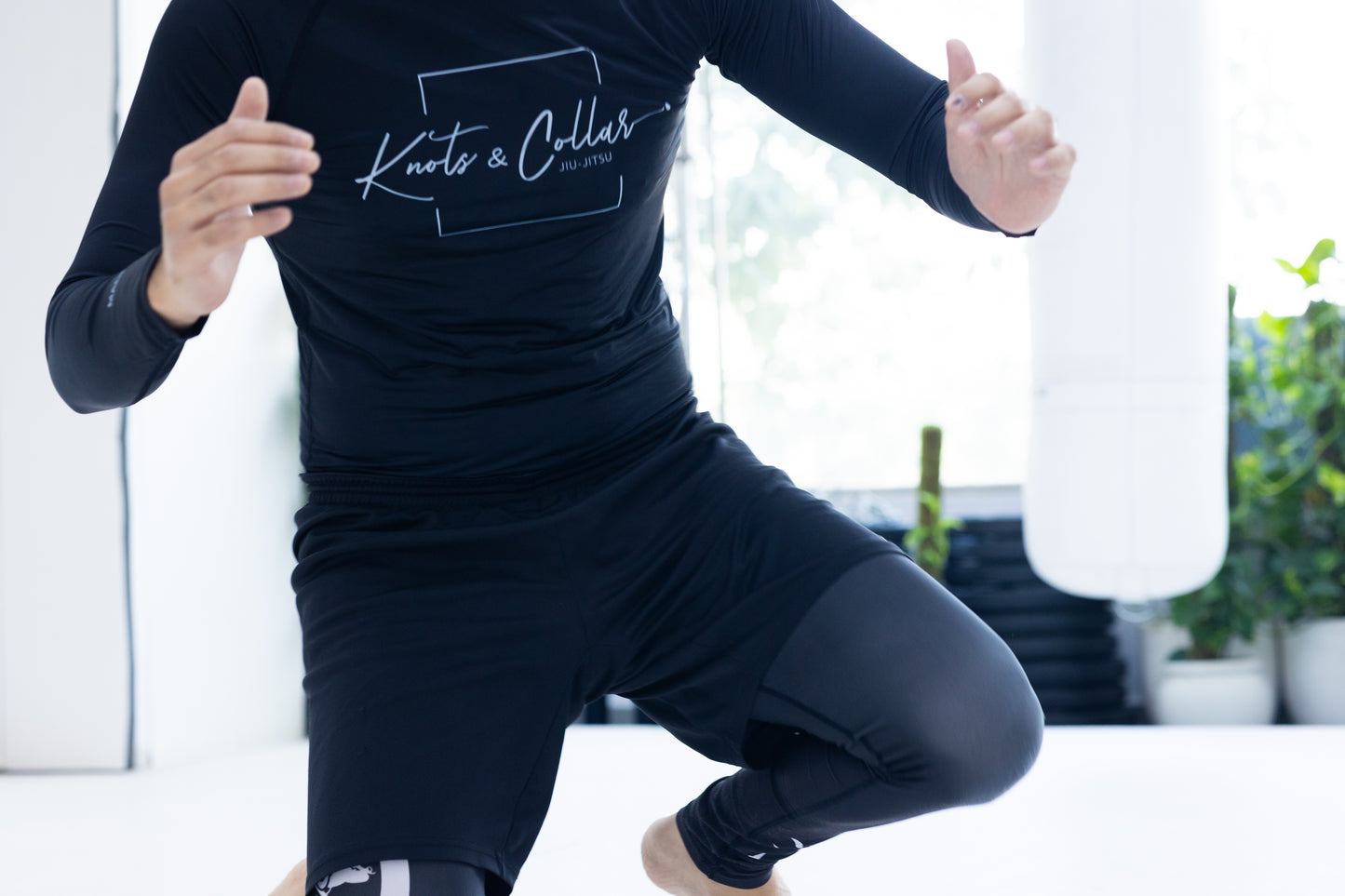 Knots & Collar Rashguard: Feather-Light, Breathable, and Stylish – Free T-Shirt Offer Until June 22nd!