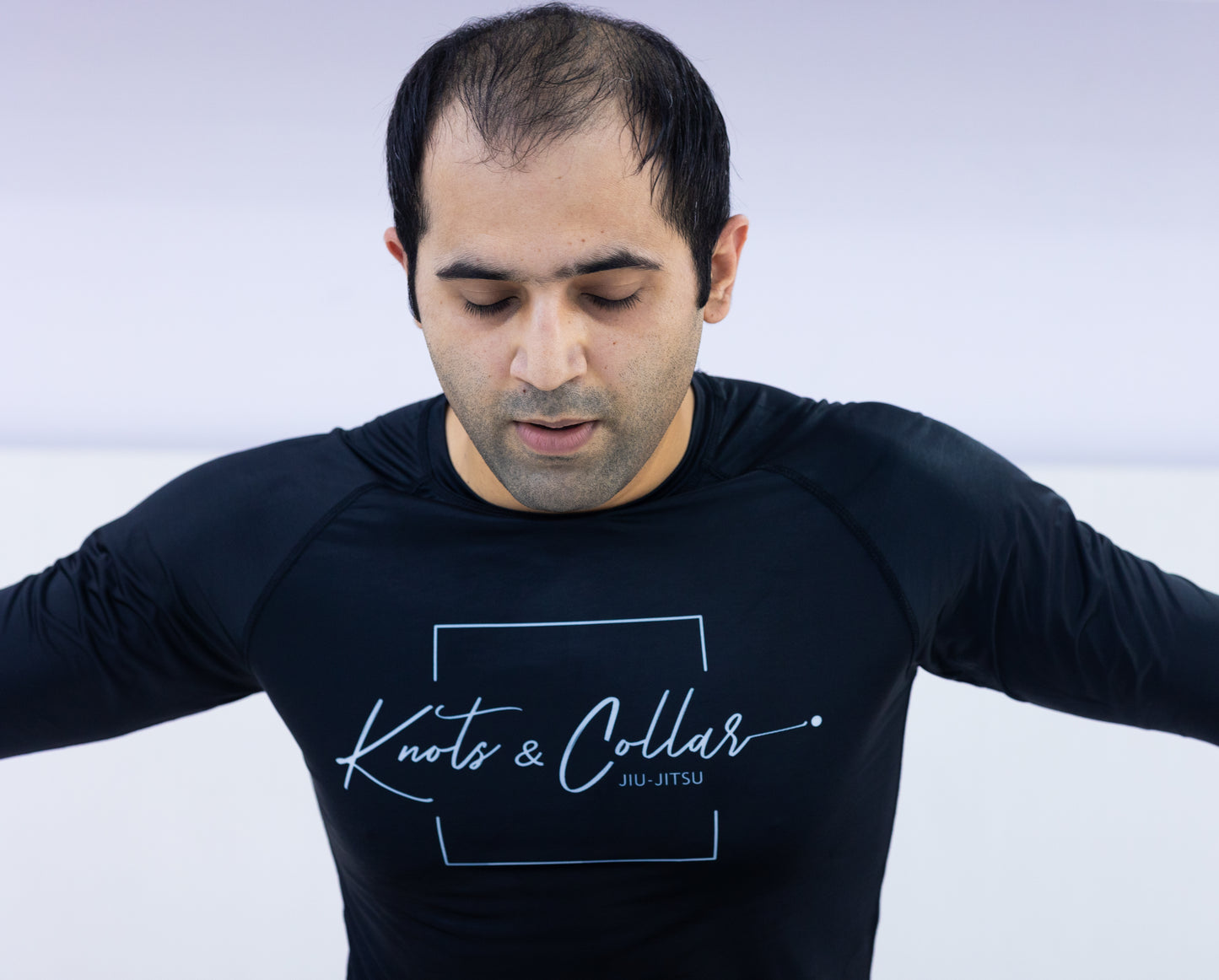 Knots & Collar Rashguard: Feather-Light, Breathable, and Stylish – Free T-Shirt Offer Until June 22nd!