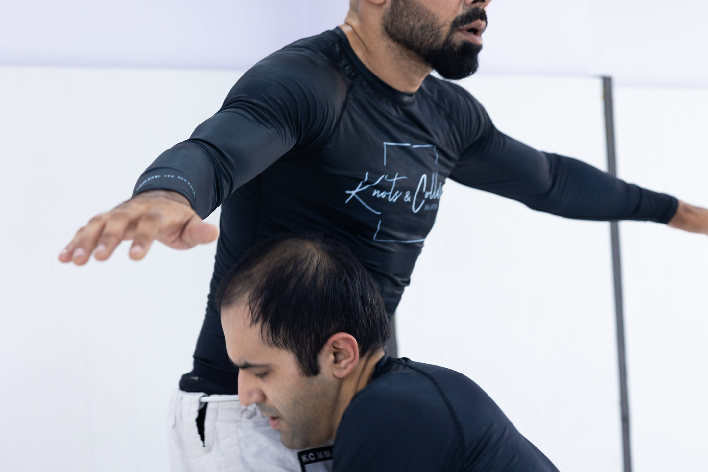 Knots & Collar Rashguard: Feather-Light, Breathable, and Stylish – Free T-Shirt Offer Until June 22nd!