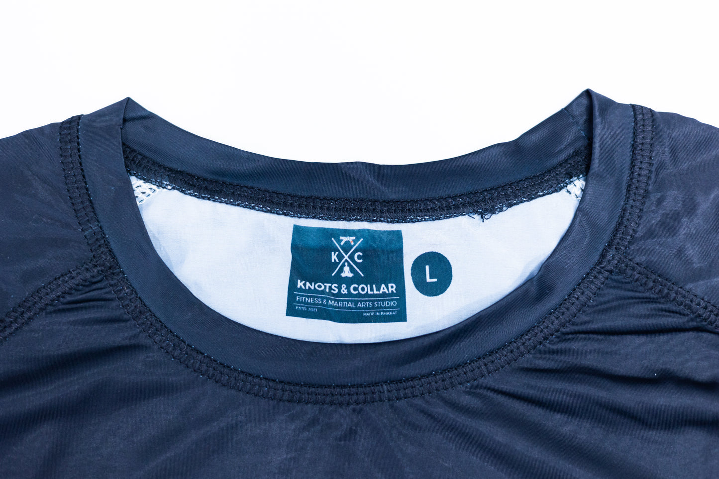 Knots & Collar Rashguard: Feather-Light, Breathable, and Stylish – Free T-Shirt Offer Until June 22nd!